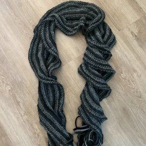 Curly Black & Gray Woven Scarf